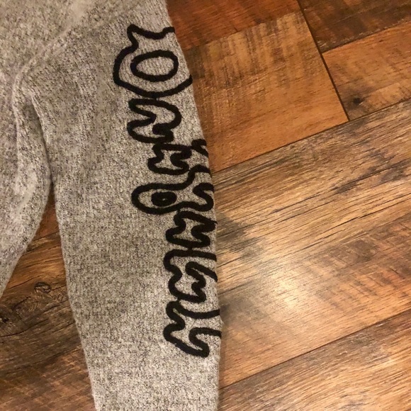 ROMEO + JULIET COUTURE Embroidered Grey Sweater - Picture 5 of 7